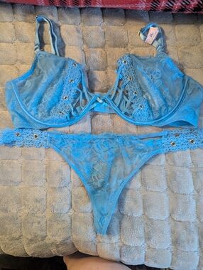 Victoria's Secret Sky Blue Lace Bra 38C NWT & Lg Thong Set NWOT